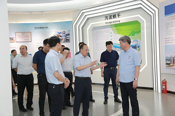 新鄉(xiāng)市政府市長魏建平到長城機(jī)械調(diào)研督導(dǎo)“萬人助萬企”活動開展情況 新鄉(xiāng)市政府市長魏建平到長城機(jī)械調(diào)研督導(dǎo)“萬人助萬企”活動開展情況