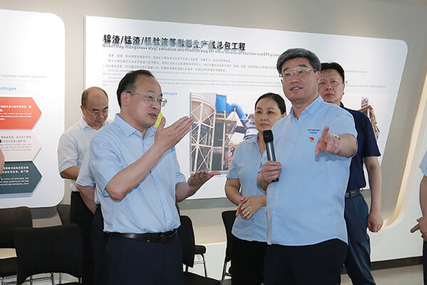 新鄉(xiāng)市政府市長魏建平到長城機(jī)械調(diào)研督導(dǎo)“萬人助萬企”活動開展情況 新鄉(xiāng)市政府市長魏建平到長城機(jī)械調(diào)研督導(dǎo)“萬人助萬企”活動開展情況